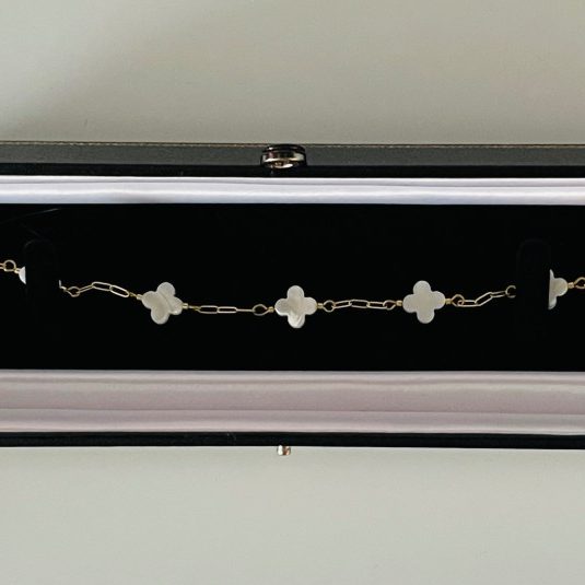Moonlight - mother of pearl clover bracelet