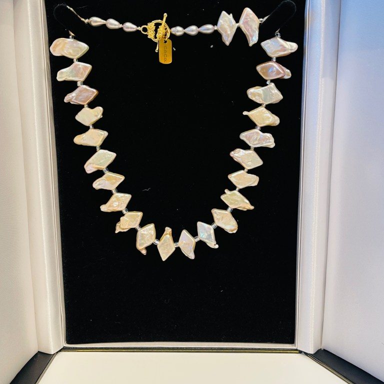 Bijoux de Sirene - pearl necklace